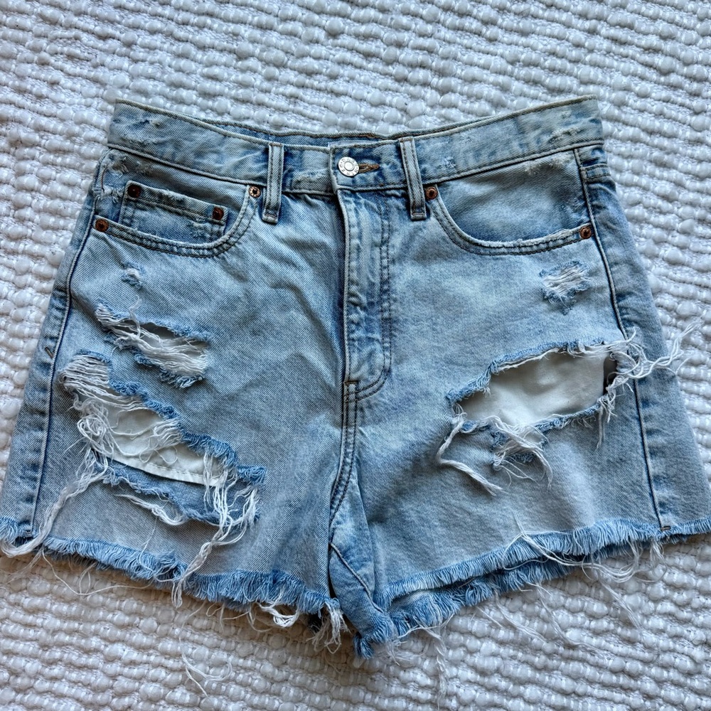 Daze Womens Light Wash Distressed Raw Hem Denim Slouch Shorts Size 28